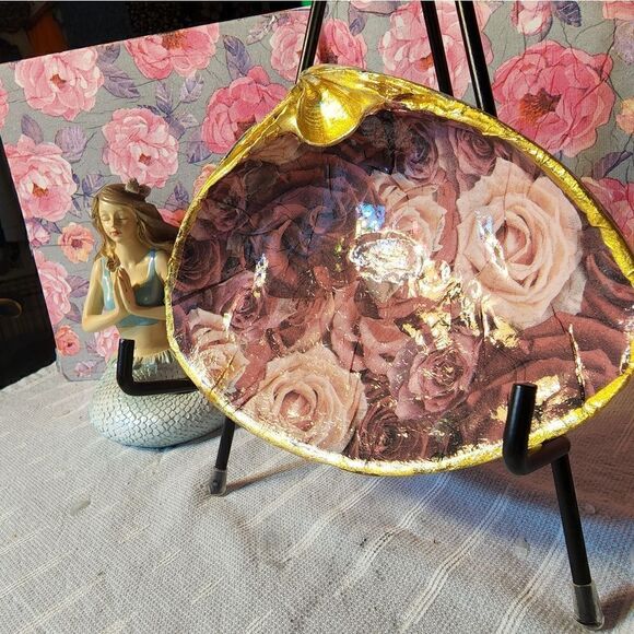 DECOUPAGE CLAM SHELL DECOUPAGE PINK ROSES 🌹 ON A CLAM SHELL TRINKET DISH - Picture 3 of 10